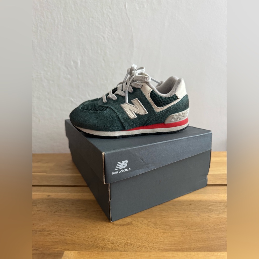 NEW BALANCE 574 Toddler size 8 in green red suede